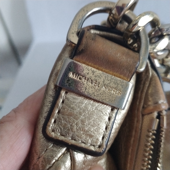 Michael Kors Bedford Tassell Gold Pebble Leather Flab Bag Crossbody - Picture 3 of 4